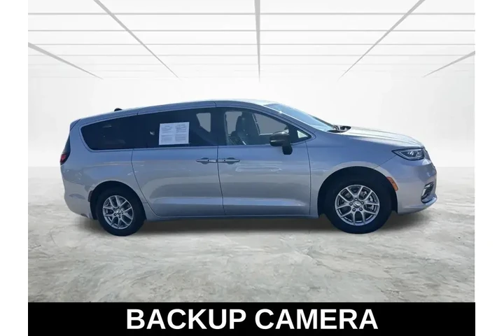 $21960 : Chrysler Pacifica 2024 Touri image 4