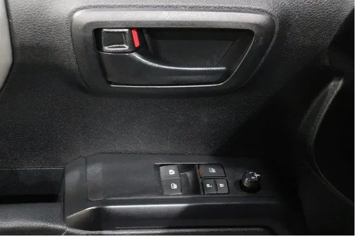 $25998 : Toyota Tacoma 2022 4x2 SR 4d image 7