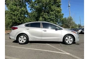 $10185 : Kia Forte 2017 LX 4dr Sedan thumbnail
