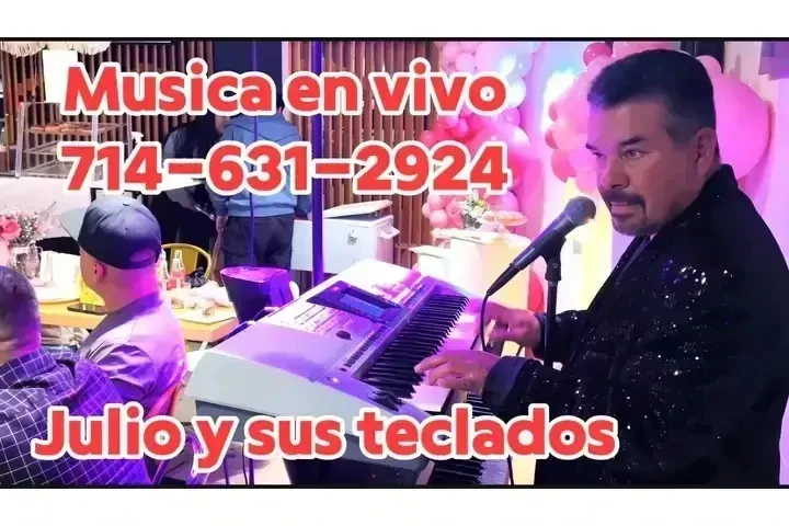 JULIO Y SUS TECLADOS $160/HORA image 1