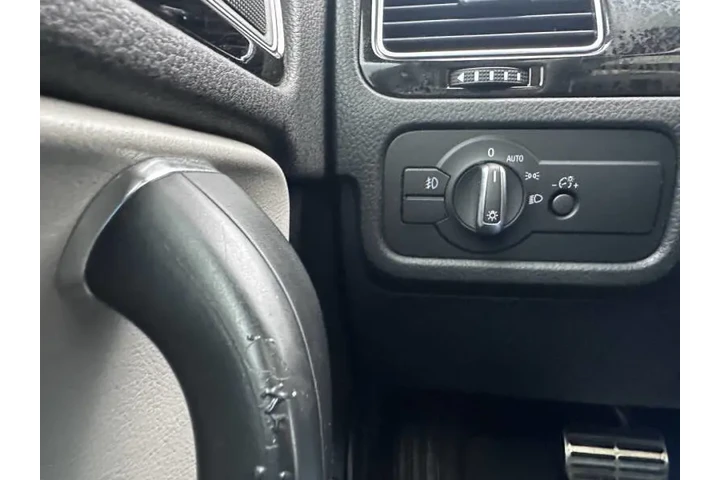 $12900 : 2017 Touareg V6 Wolfsburg image 5