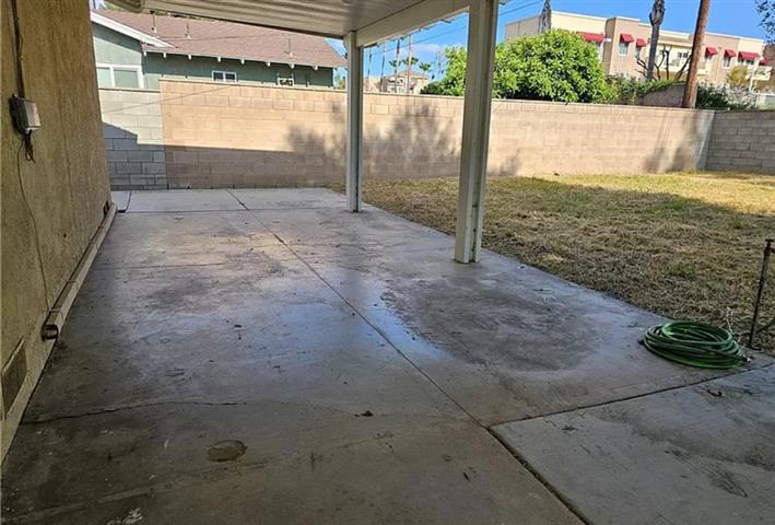 $1300 : HOUSE FOR RENT image 3