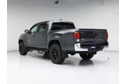 $34998 : Toyota Tacoma 2020 4x4 SR5 V thumbnail