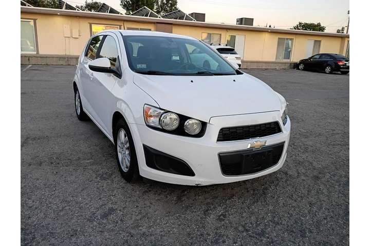 $4600 : 2016 chevrolet sonic LT image 2