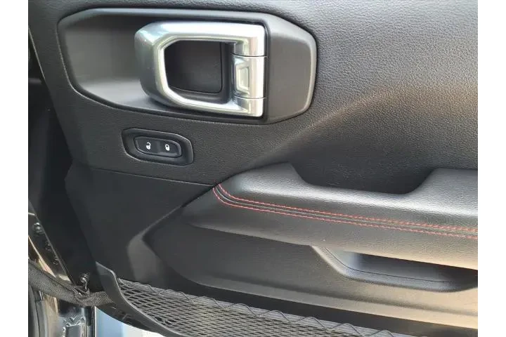 $32943 : Jeep Wrangler Unlimited 2021 image 5