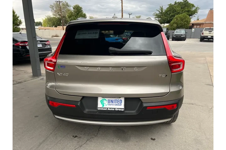 2022 XC40 T5 Momentum AWD image 6