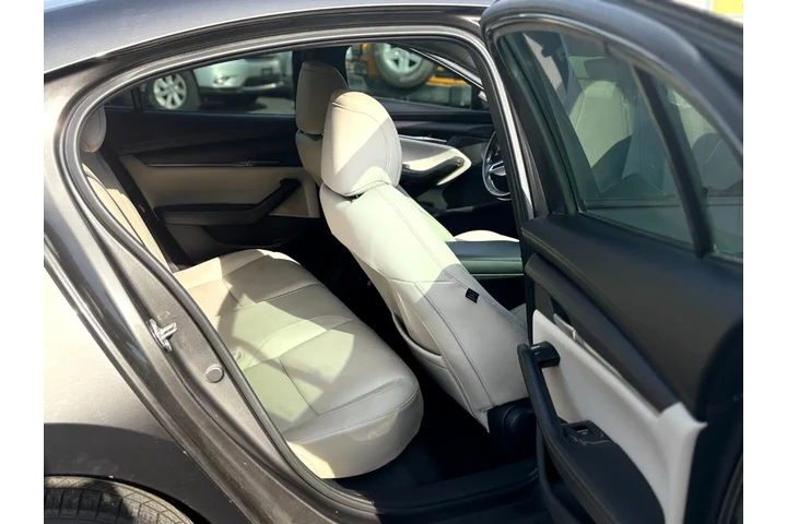 $15995 : 2019 MAZDA3 image 8