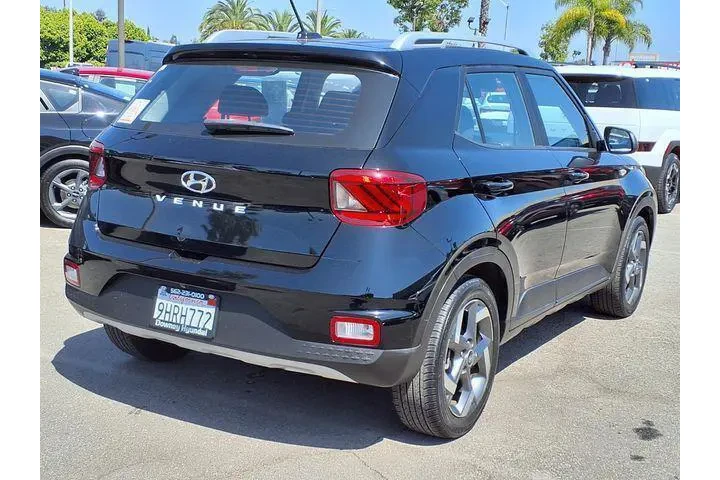 $19609 : Hyundai VENUE 2023 SEL 4dr C image 4