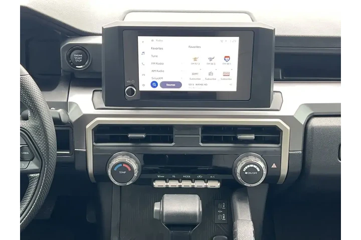 $35747 : Toyota Tacoma 2025 4x2 SR5 4 image 4