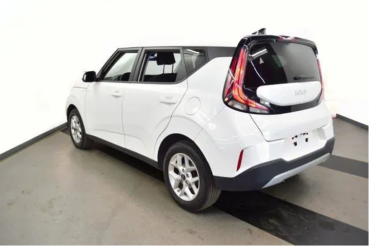 $16694 : Kia Soul 2024 LX 4dr Crossov image 5