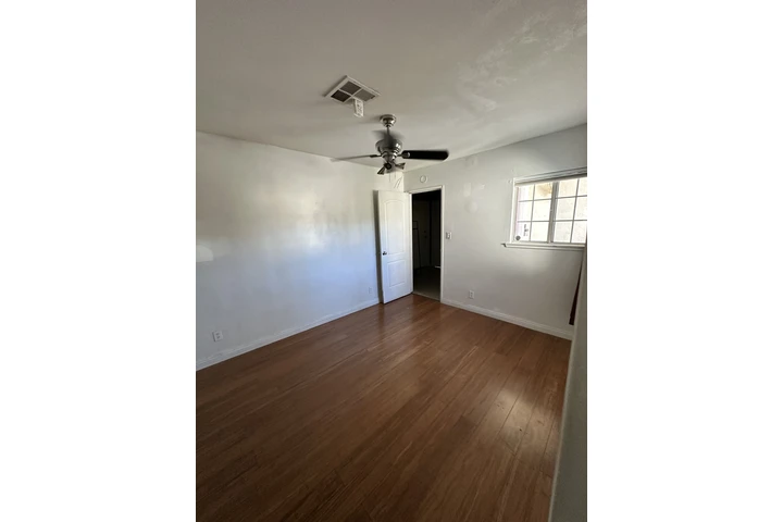 $1 : CUARTO POR RENTA / ROOM FOR RE image 7