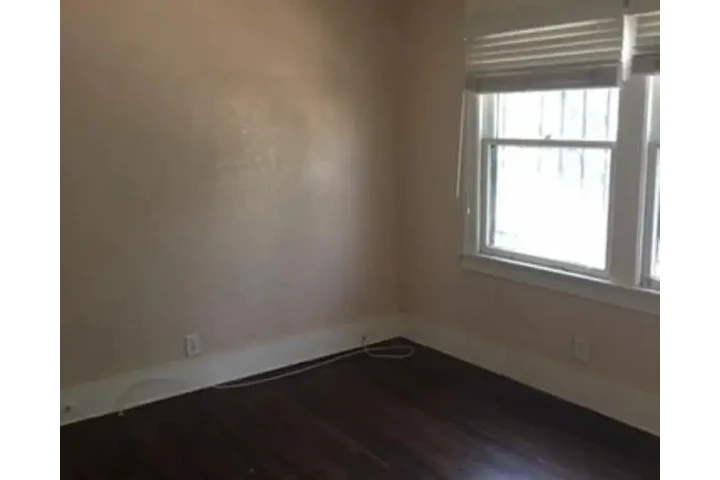 $1750 : BEAUTIFUL BACK HOUSE FOR LEASE image 3