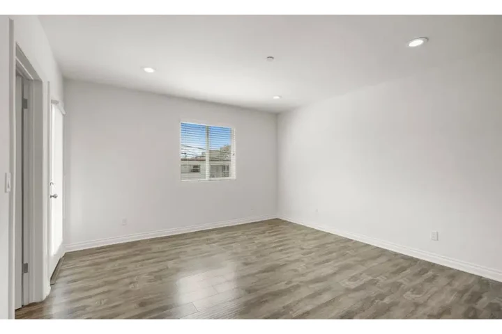 $2765 : 3Bedroom 3bath in Korean LA image 2