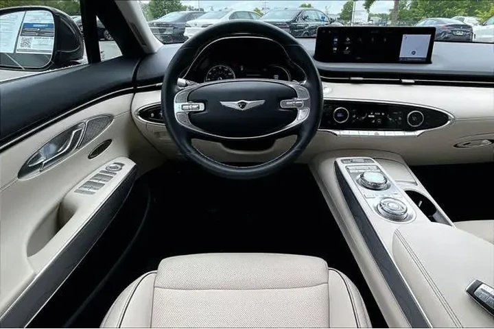 $36998 : Genesis GV70 2023 AWD 2.5T S image 5