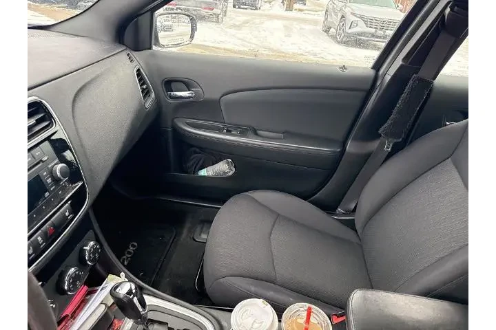 $8998 : Chrysler 200 2012 Touring 4d image 9