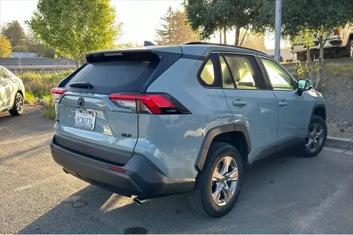 $27990 : Toyota RAV4 2022 XLE 4dr SUV image 5