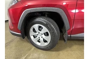 $26183 : Gold Certified 2020 RAV4 LE thumbnail