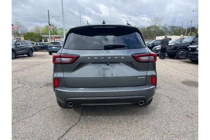 $21912 : Ford Escape 2023 AWD ST-Line image 5