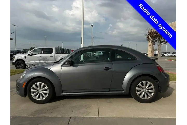 $17650 : Volkswagen Beetle 2018 2.0T image 9