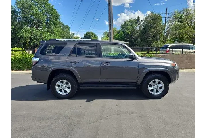 $29995 : Toyota 4Runner 2019 4x4 SR5 image 3