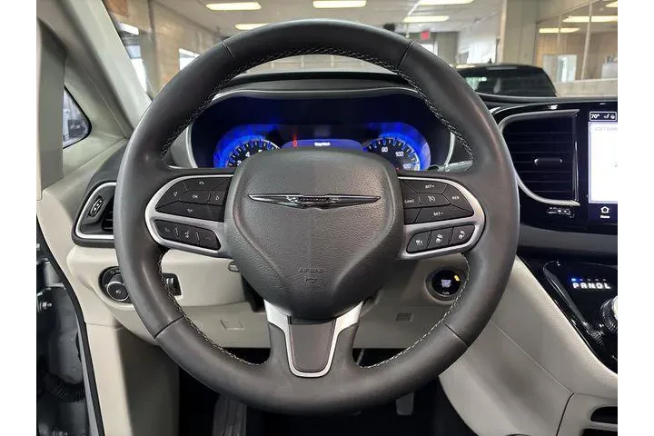 $24300 : Chrysler Pacifica 2023 Touri image 6
