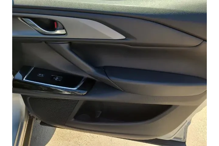 $23715 : Mazda CX-9 2023 AWD Touring image 9