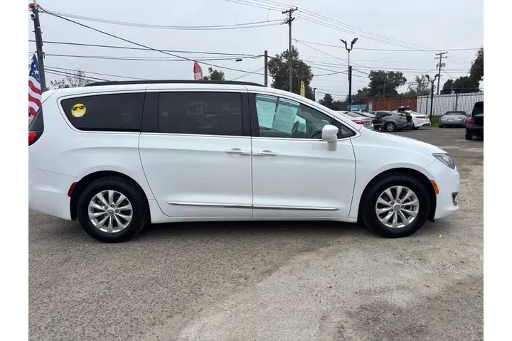 $10999 : 2017 Pacifica Touring Plus image 5
