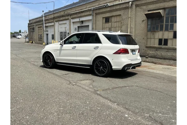 $43888 : 2017 Mercedes-Benz GLE AMG GL image 6