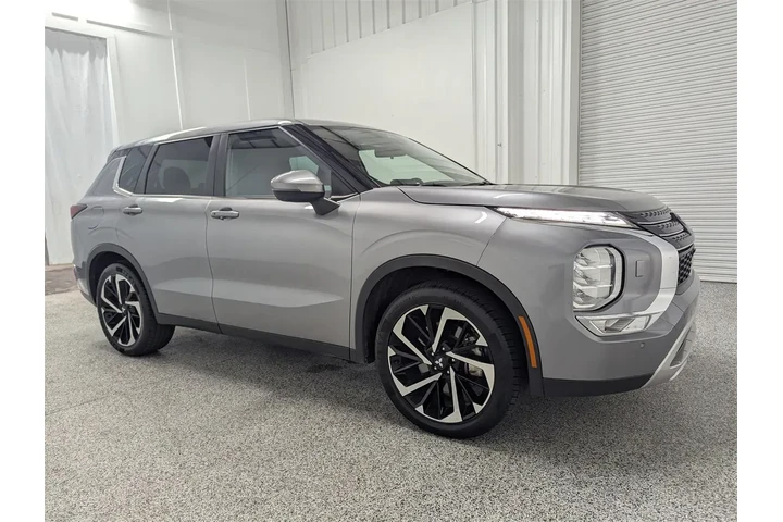 $26997 : Mitsubishi Outlander 2023 AW image 1