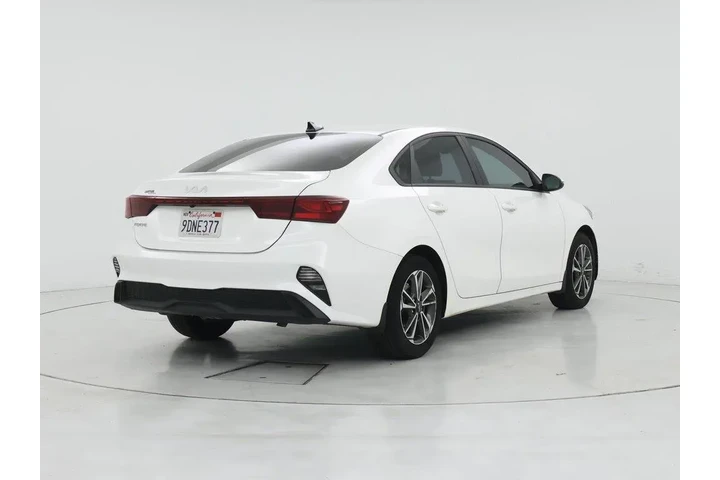 $18998 : Kia Forte 2023 LXS 4dr Sedan image 8