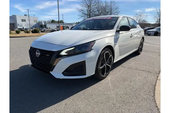 $21810 : Nissan Altima 2025 2.5 SR 4d image 3