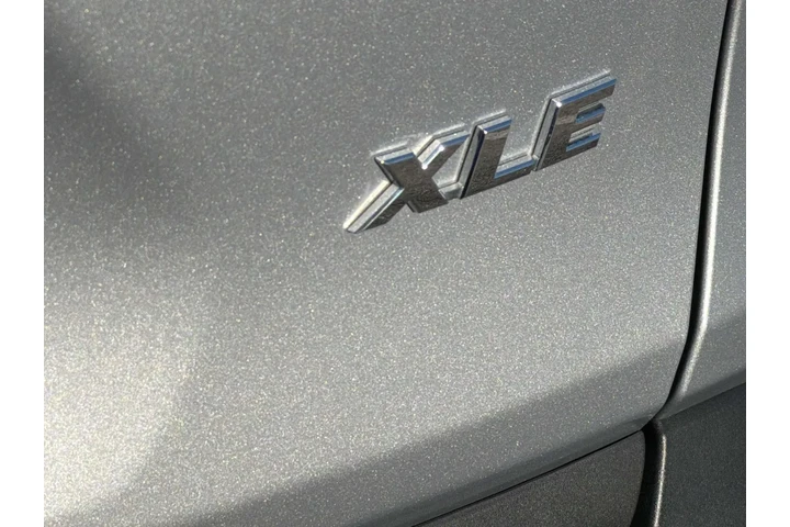 $36565 : Toyota RAV4 2024 XLE Premium image 7