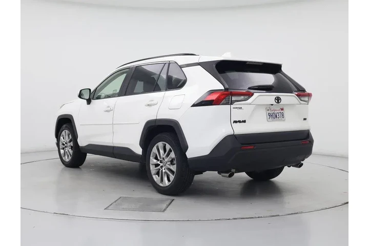 $27998 : Toyota RAV4 2020 XLE Premium image 2