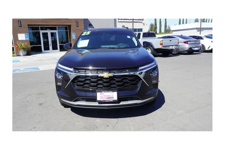 $21600 : 2025 Trax LT image 3