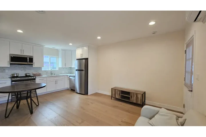 $1550 : Newly Built 1Bdr.1Ba for Rent. image 9