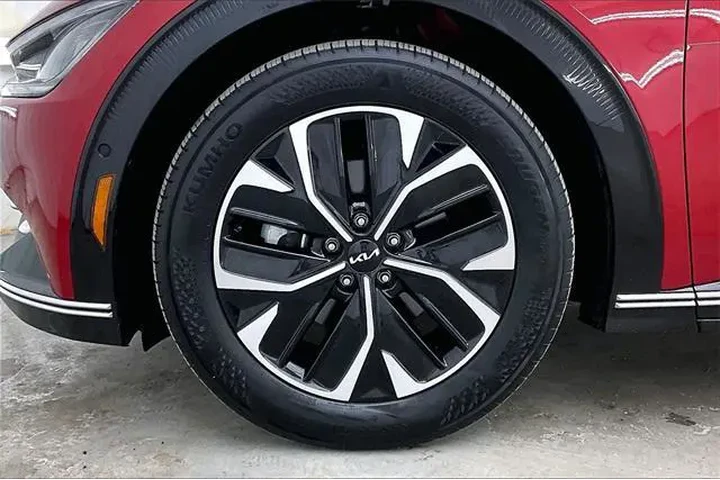 $22990 : Kia EV6 2023 AWD Wind 4dr Cr image 10