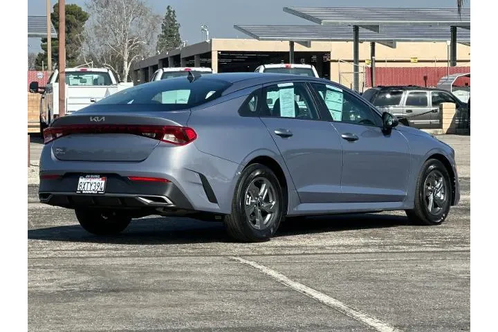 $23990 : Kia K5 2022 LX 4dr Sedan image 3
