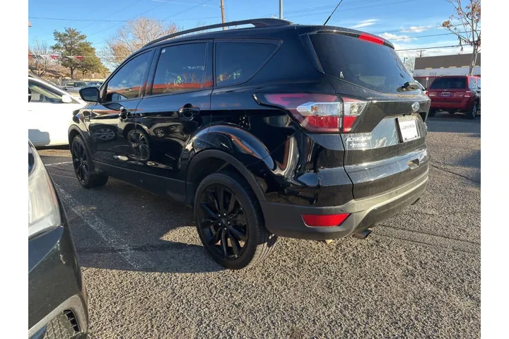 2017 Escape SE image 6