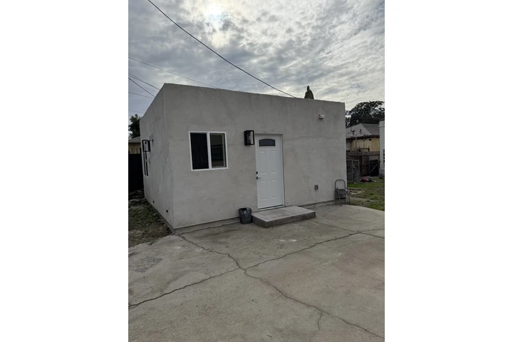 $1400 : Single apartment image 2