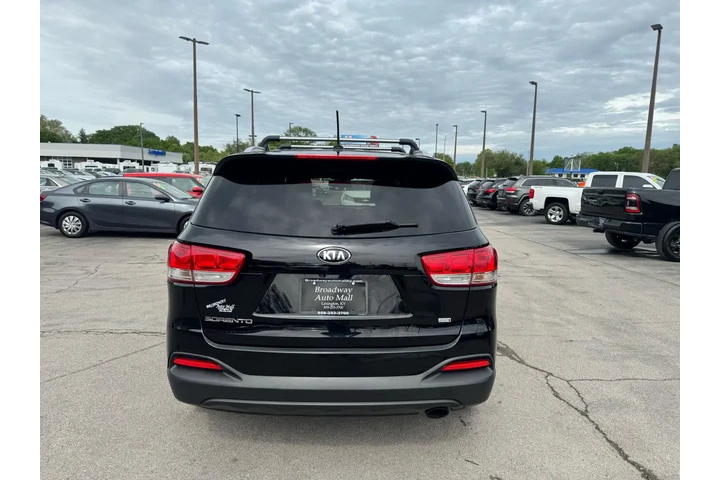 2017 Sorento LX FWD image 3