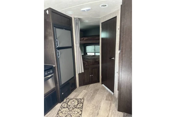2018 Heartland RVs Sundance S image 10