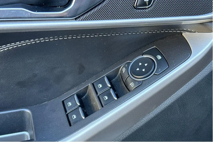 $29950 : Ford Explorer 2023 AWD XLT 4 image 10