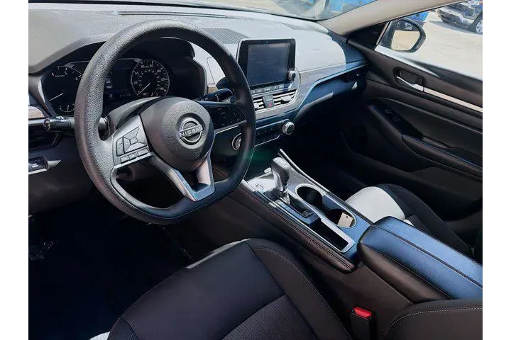 $14423 : Nissan Altima 2023 2.5 SV 4d image 7