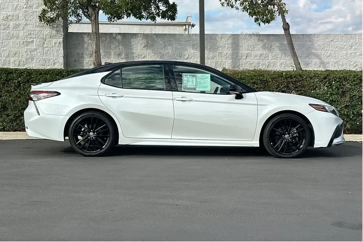 $31995 : Toyota Camry Hybrid 2024 XSE image 3