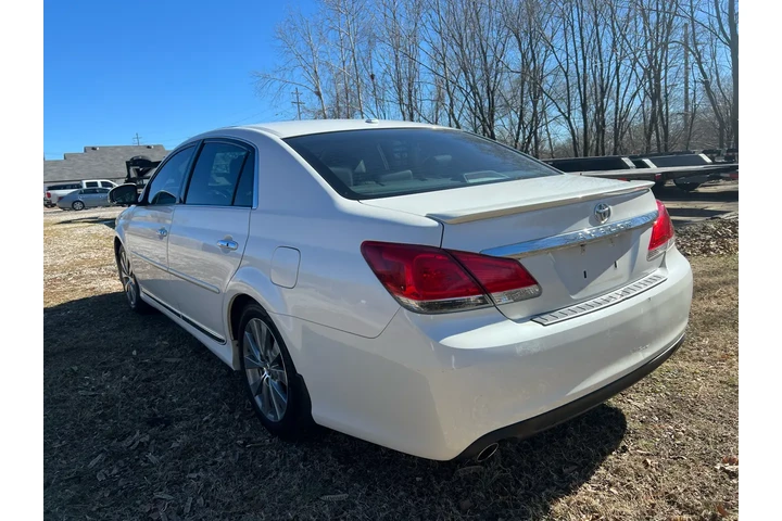 $9995 : 2011 Avalon image 8