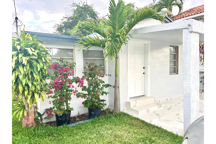 $3400 : Linda Casita en Coral Gables image 2