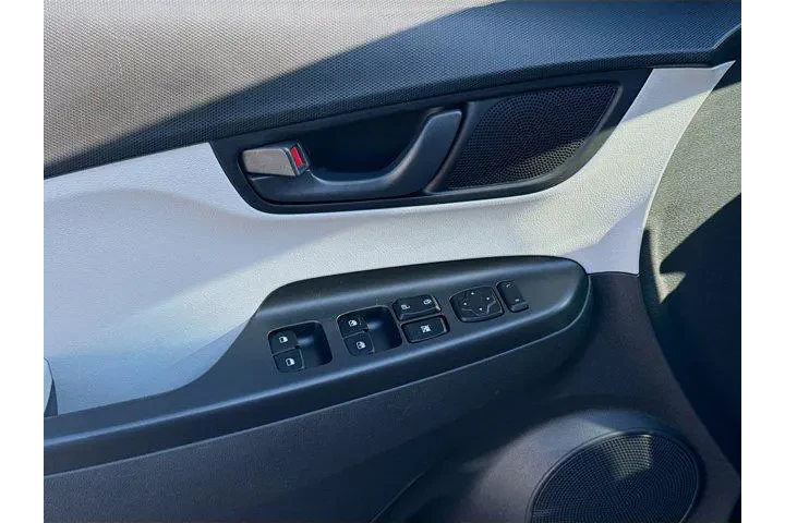 $17875 : Hyundai KONA 2023 AWD SEL 4d image 10