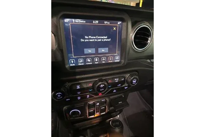 $28459 : Jeep Wrangler Unlimited 2021 image 4