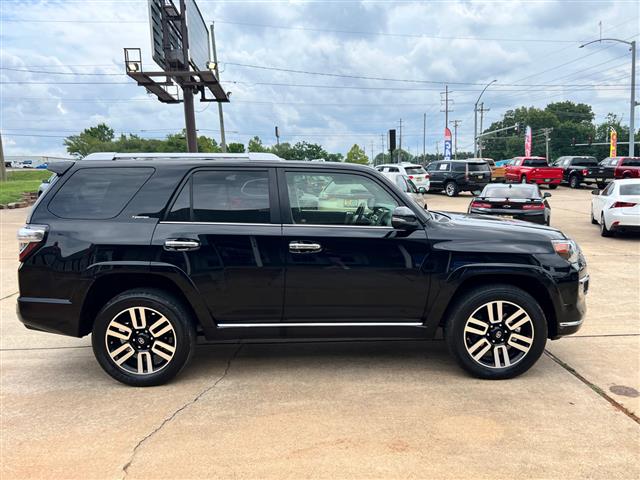 $28995 : 2018 4Runner image 4