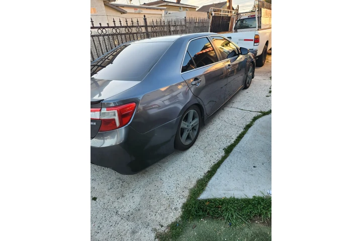 $7000 : Vendo camry2014 image 5